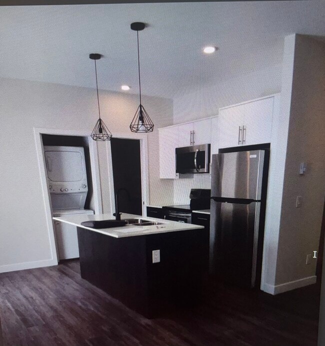 Building Photo - 256-256 Balmoral St Unit 1