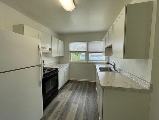 Photo - Charming Second Floor 1-Bedroom Close to Peninsula Park! Unit C