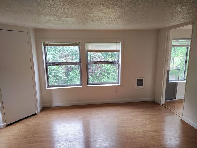 Photo - 1592 SE Eddy St