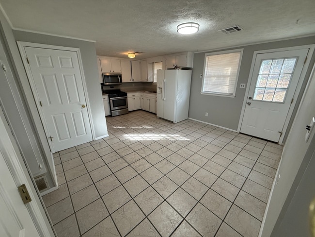 Photo - 106 White Oak Dr