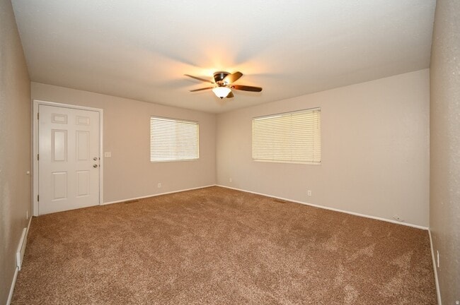 Photo - 916 Vics Rd