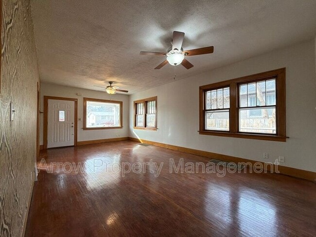 Photo - 5318 Stockwell St