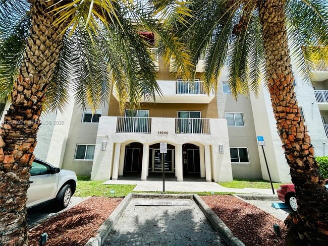 Building Photo - 11040 SW 196th St Unit 412