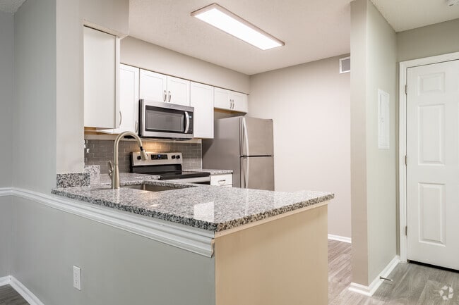 2BR, 2BA - 1,087SF