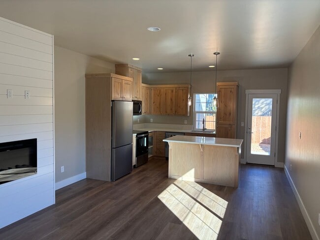 Photo - 63455 N Hwy 97