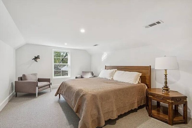 Photo - 2020 Lakeland Dr