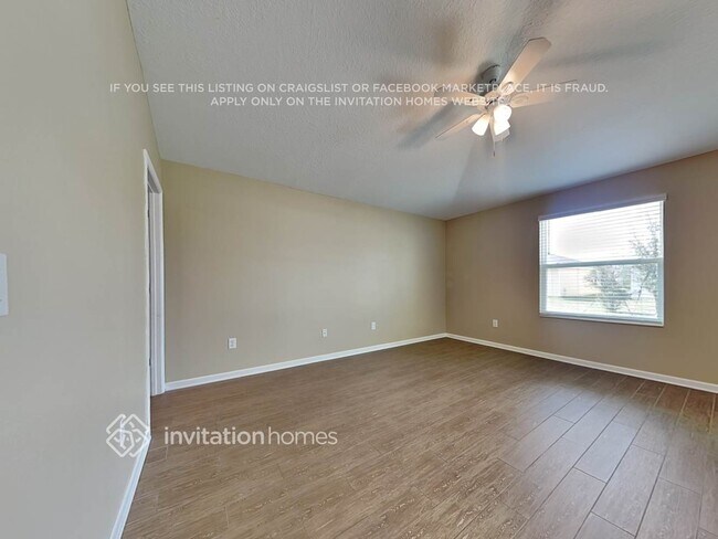 Photo - 937 Caitlin Loop