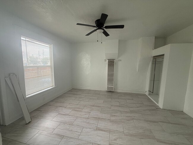 Photo - 1102 Edith Blvd SE Unit 2