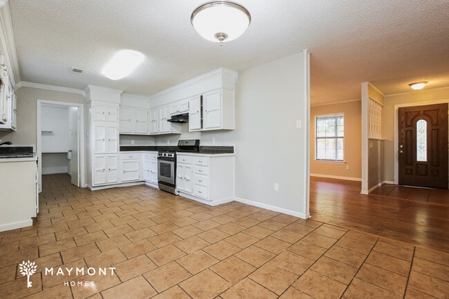 17 Greenbrier Dr