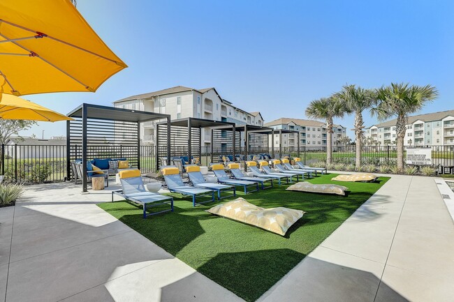 Pool Lounge