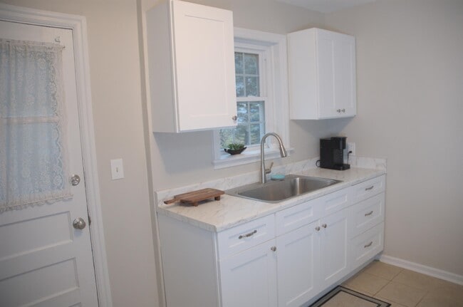 Photo - 2516 Derwent Dr SW