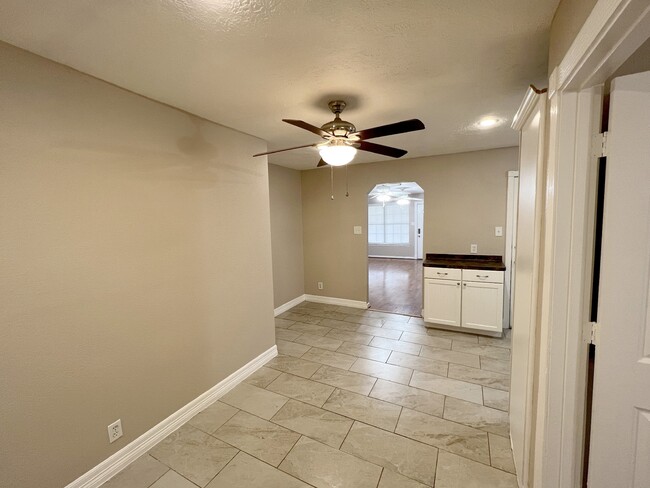 Photo - 2703 Thomas Ave