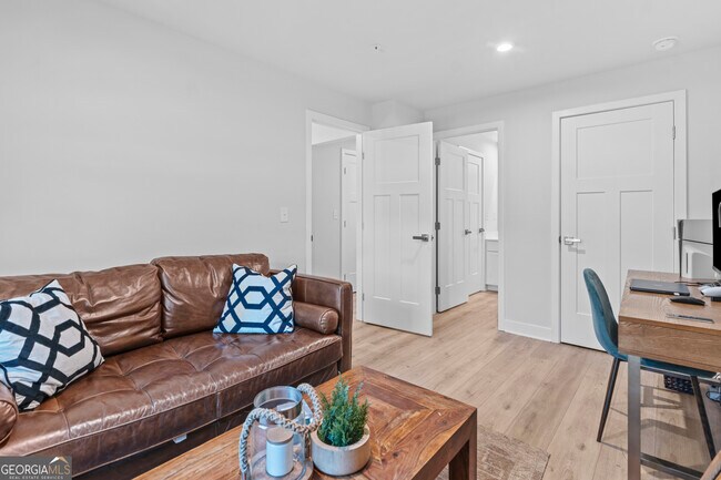 Photo - 205 Climbing Ivy Cir