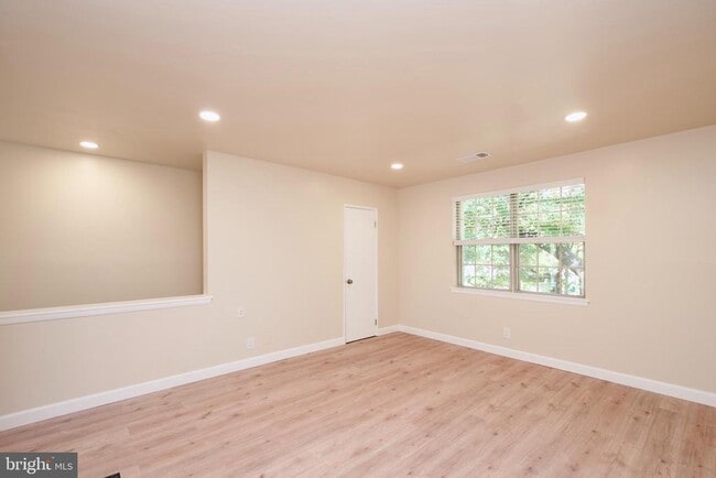 Building Photo - 2812 S Wakefield St Unit B