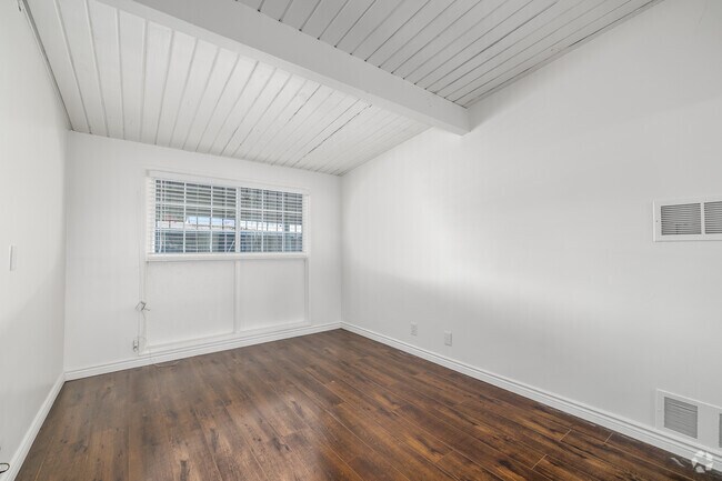 1BR, 1BA - 604SF - Bedroom