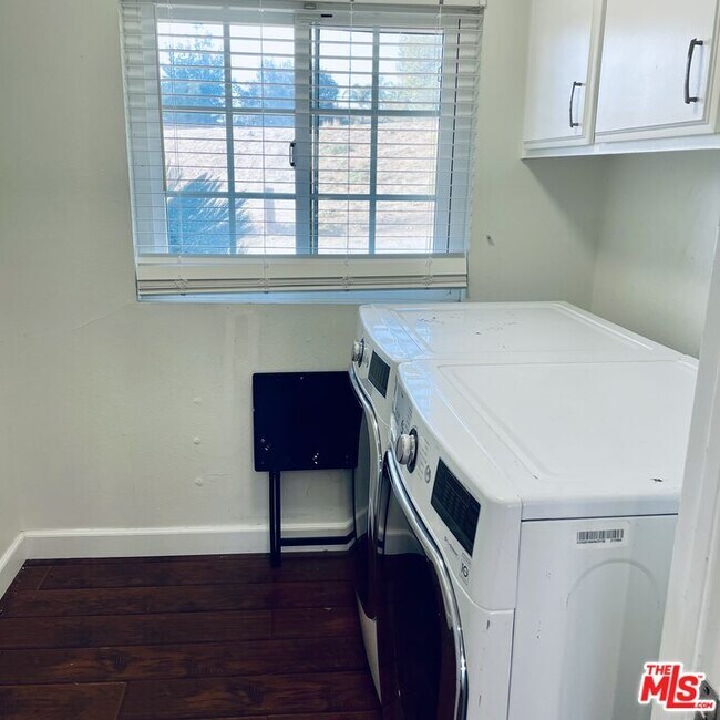 Photo - 11158 Newcastle Ave