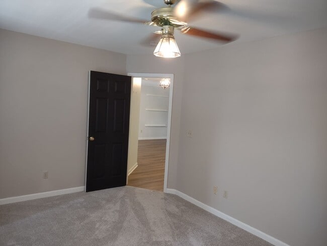 Building Photo - Adorable Two Bedroom Two Bath Condo - Just...