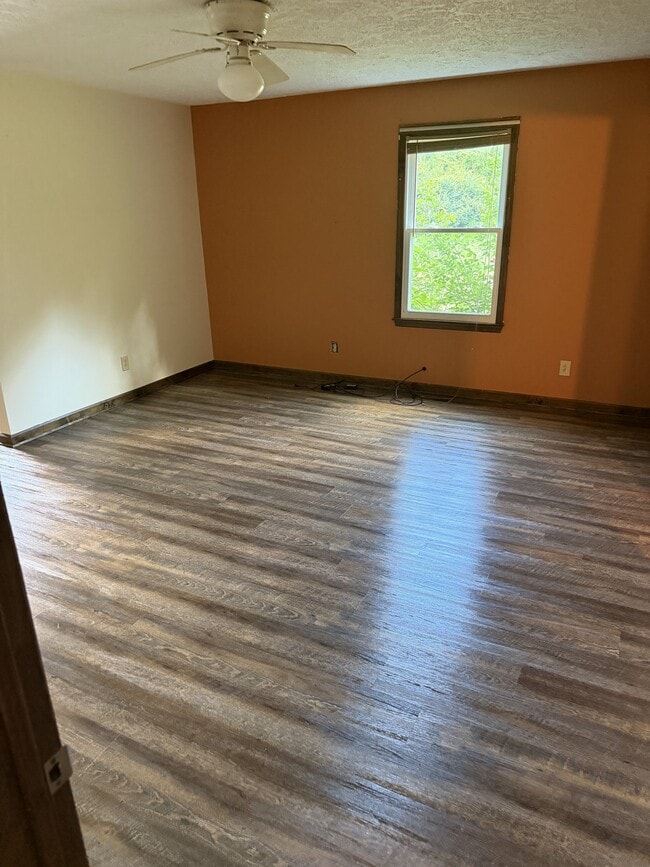 Photo - 6683 Garlough Rd