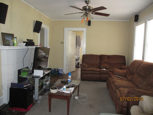Photo - 3 Bedroom Walkable to Campus Pre-Leasing f...