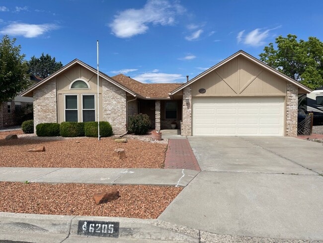 3 Bedroom Near Mariposa Park - 3 Bedroom Near Mariposa Park House