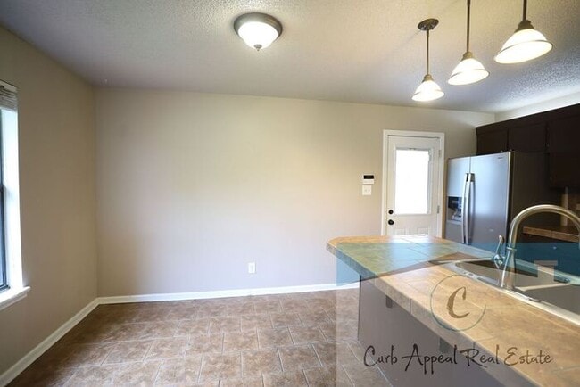 Photo - Beautiful 2 bedroom / 2 bath home with a fenced in yard!!