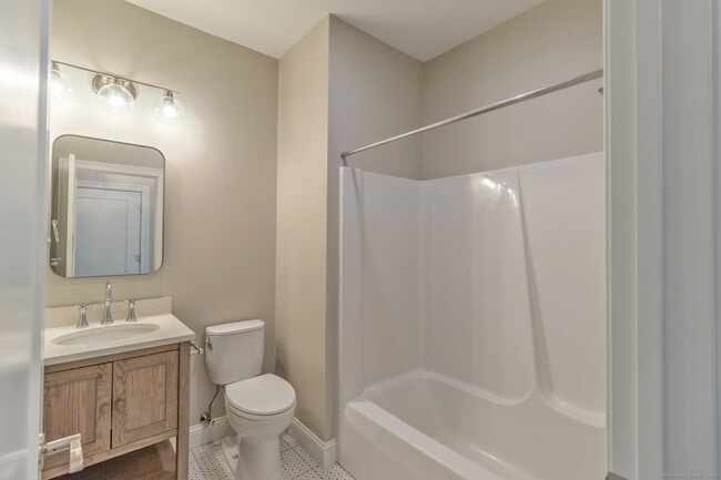 Photo - 500 Edgewater Cir Unit e