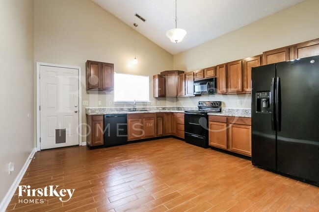 Photo - 1056 Oak Leaf Rd