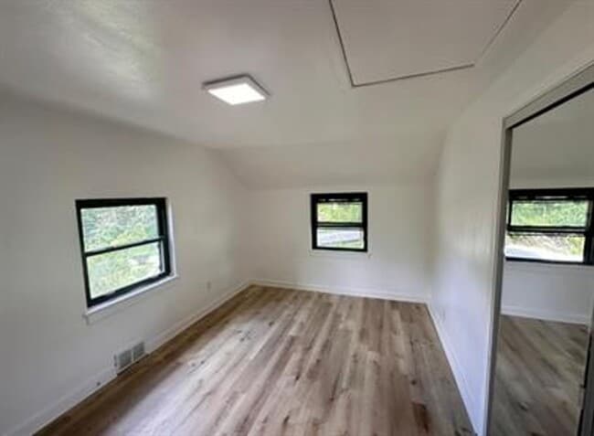 Photo - 10318 Lindberg Ave