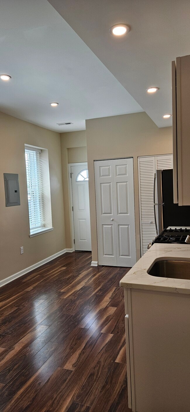 Photo - 2016 1st St NW