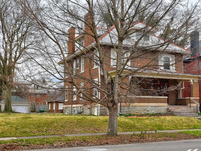Building Photo - 1692 Bryden Rd Unit D