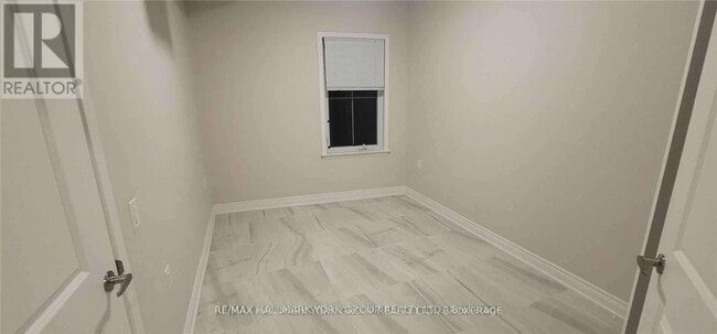 Photo - 32 Wellington St E Unité 102