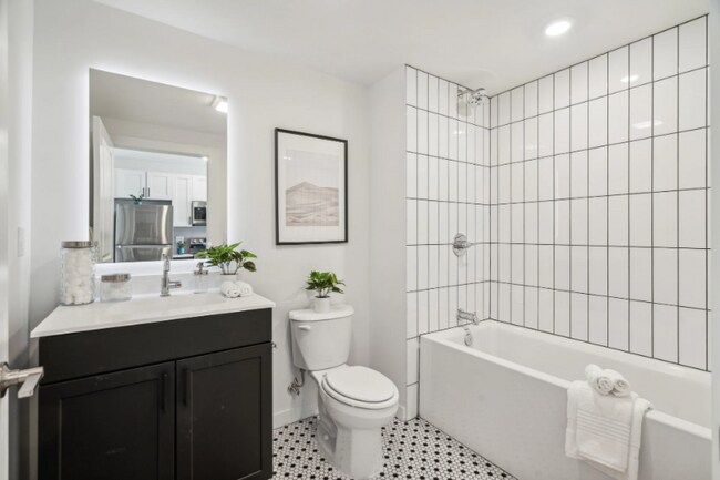 Photo - 1901 Hope St Unit 2