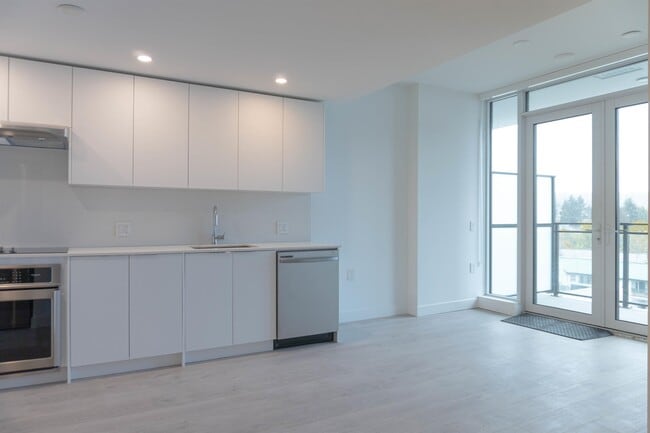 Photo - 901 Lougheed Hwy.