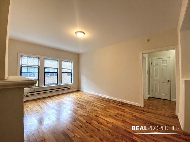 Building Photo - 1319 Oak Ave Unit C2