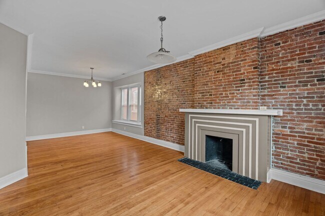 Building Photo - 5783 McPherson Ave Unit 2FL