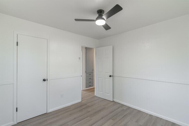 Photo - 1202 Mark St