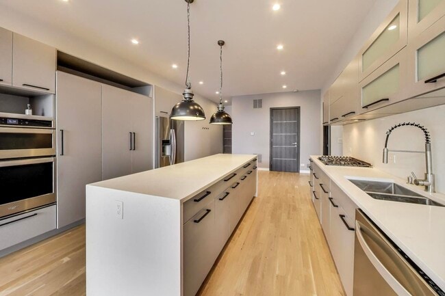 Photo - 1708 W Cermak Rd Unit 3W