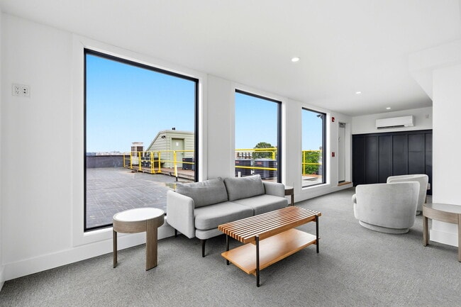 Building Photo - 472 W Broadway Unit #202