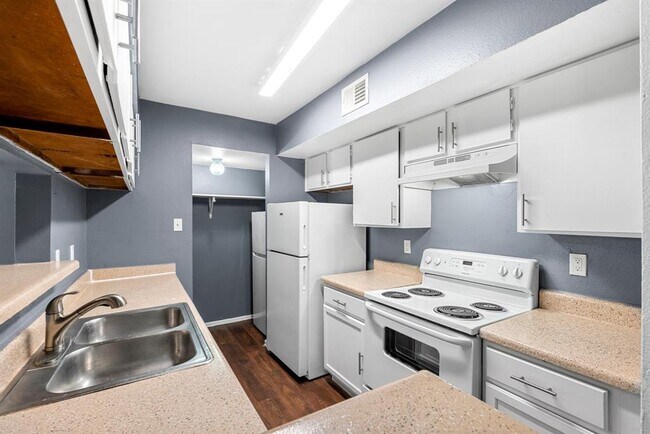 Photo - 7200 W T C Jester Blvd Apartamento Unidad 1003
