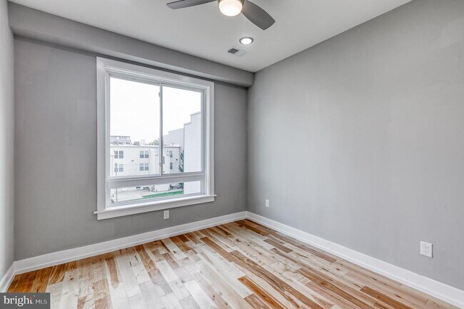 Photo - 1917 N Lawrence St Unit PH