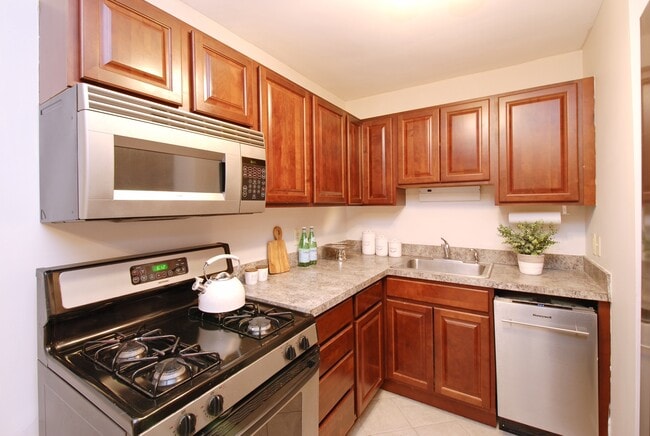 Building Photo - 77 Webb Ave Unit APT 7