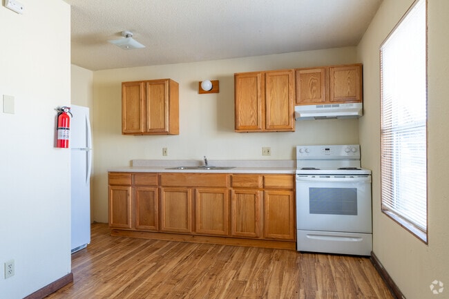 2BR, 2BA - 960SF - Kitchen - Smith and Royer Apartments