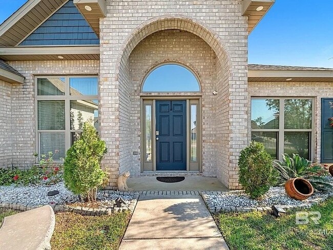 Photo - 335 Thornhill Cir