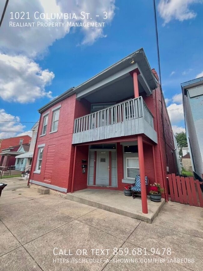 Building Photo - 1021 Columbia St Unit 3