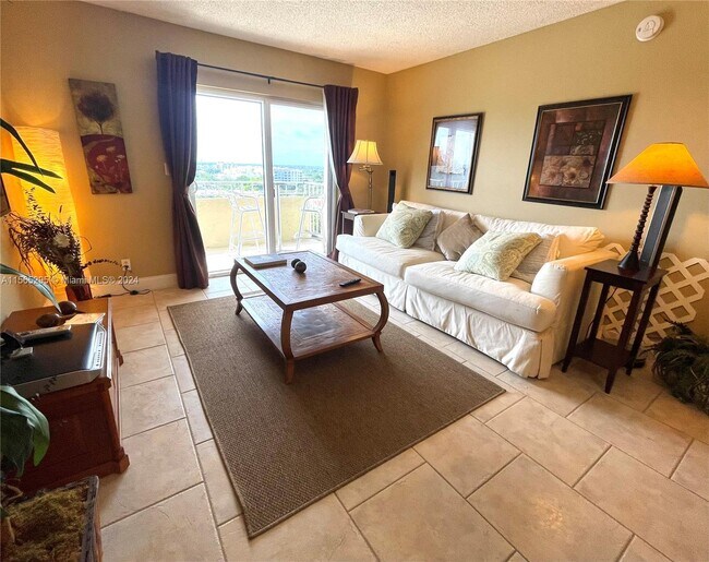 900 NE 18th Ave Unit 206  