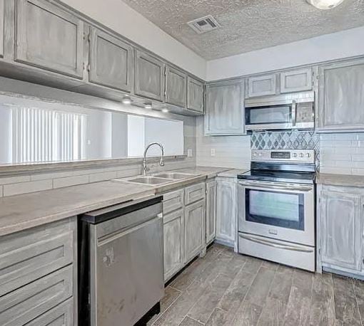 Kitchen - 3610 Vineyard Dr