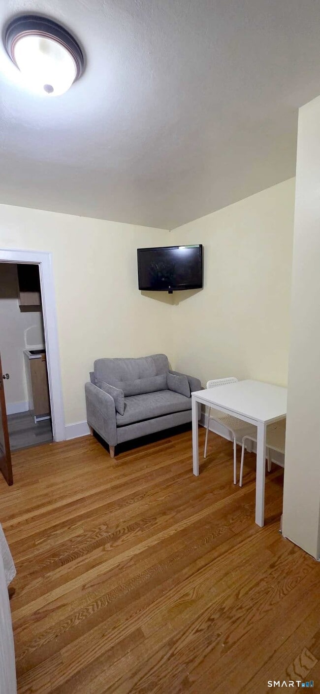 Photo - 324 Curtis St