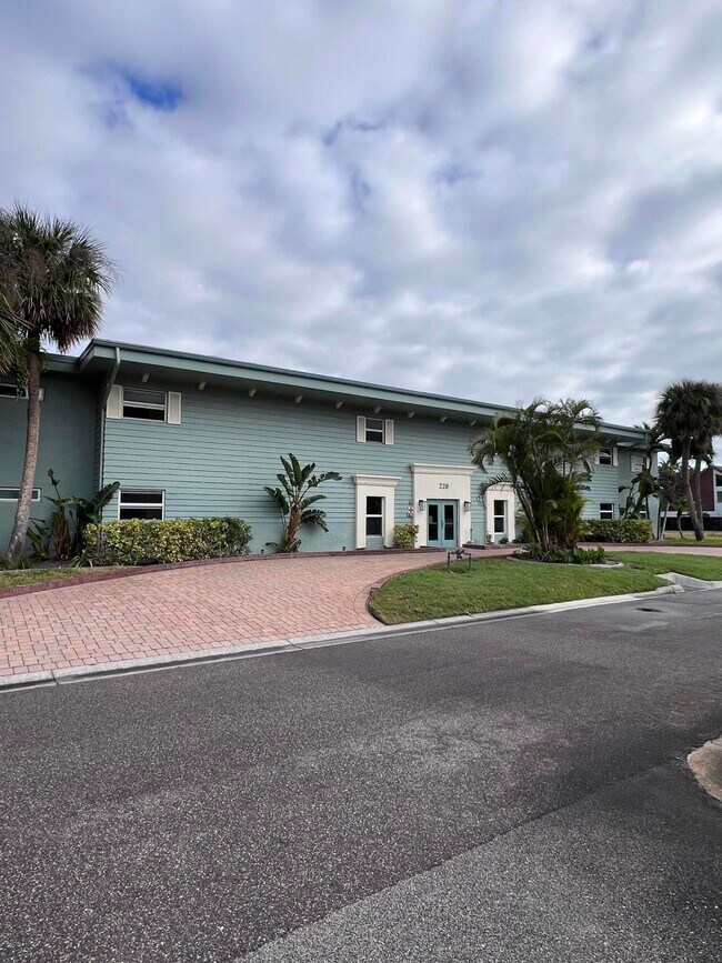 Photo - 220 Columbia Dr Unidad 17