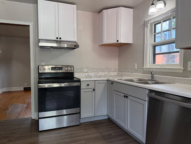 Photo - 704 8th St S