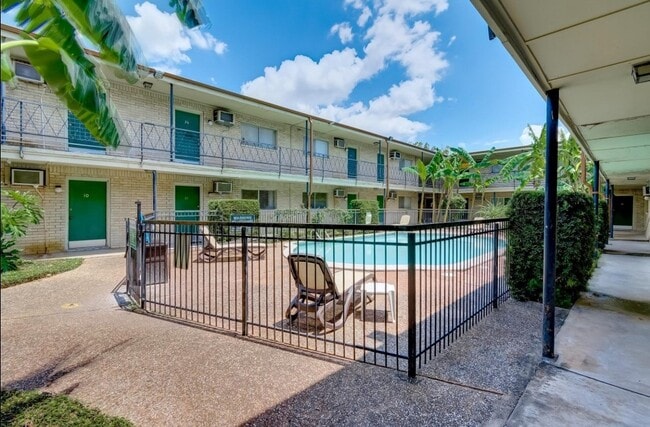 Photo - 1903 Commonwealth St Unit 17